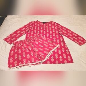 Charlie Paige Womens two-piece lounging set Size S/M-P/M Pink Shorts & Tunic
